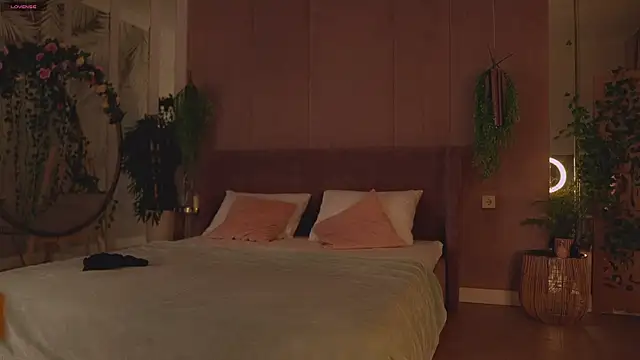 Snapshot of Smiley_Mia chatting on 11/11/25, 05:07 Smiley Mia online show from 11/11/25, 05:07