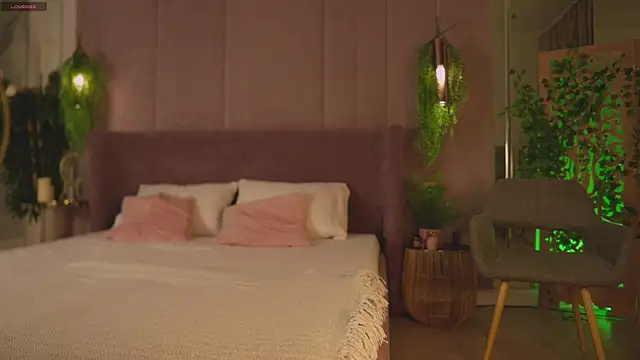 Snapshot of Smiley_Mia chatting on 11/29/25, 05:10 Smiley Mia online show from 11/29/25, 05:10