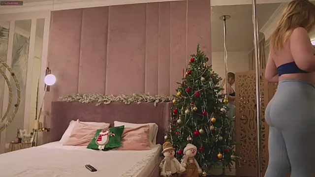 Snapshot of Smiley_Mia chatting on 12/04/25, 05:06 Smiley Mia online show from 12/04/25, 05:06