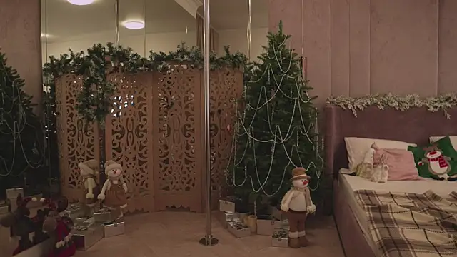 Snapshot of Smiley_Mia chatting on 12/20/25, 05:03 Smiley Mia online show from 12/20/25, 05:03