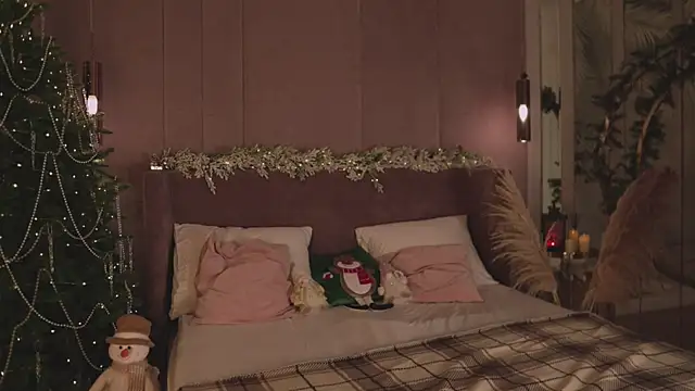 Snapshot of Smiley_Mia chatting on 12/21/25, 05:14 Smiley Mia online show from 12/21/25, 05:14