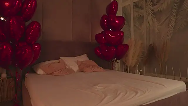 Snapshot of Smiley_Mia chatting on 02/13/26, 05:03 Smiley Mia online show from 02/13/26, 05:03