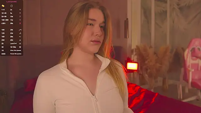 Smiley Mia online show from 03/31/26, 05:19