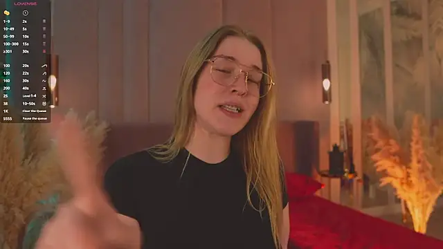 Smiley Mia online show from 04/08/26, 05:07