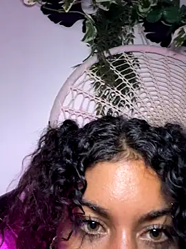 AlyssaHottv  online show from 12/04/25, 12:20