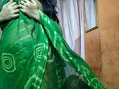 poojaxxx65 online show from 10/13/25, 10:54