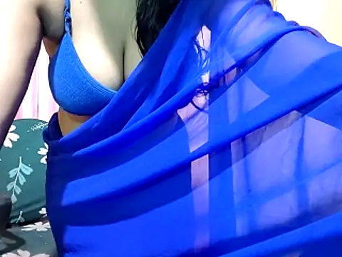 poojaxxx65 online show from 12/15/25, 11:31