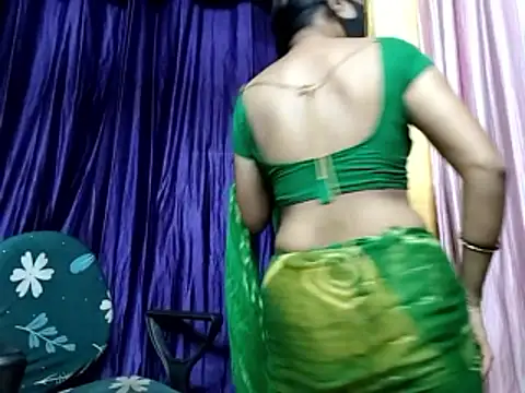 Snapshot of poojaxxx65 chatting on 06/04/26, 09:43 poojaxxx65 online show from 06/04/26, 09:43