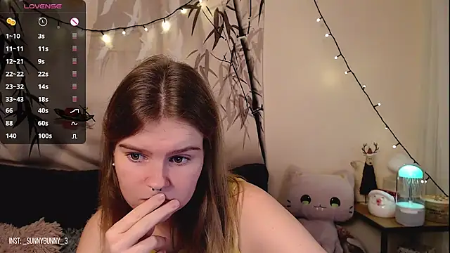 Snapshot of Moona_xx chatting on 12/17/24, 09:05 Moona xx online show from 12/17/24, 09:05