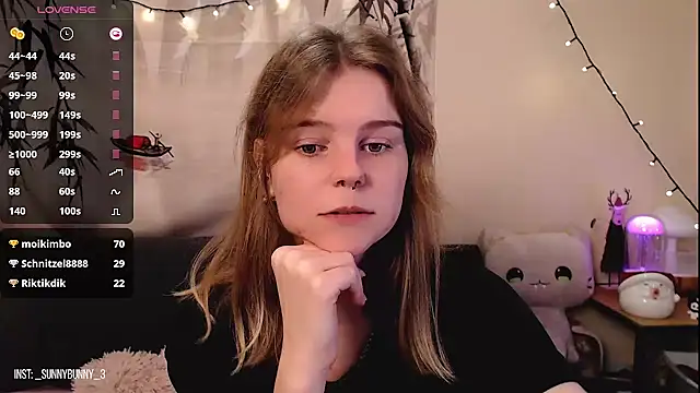 Snapshot of Moona_xx chatting on 12/27/24, 02:36 Moona xx online show from 12/27/24, 02:36