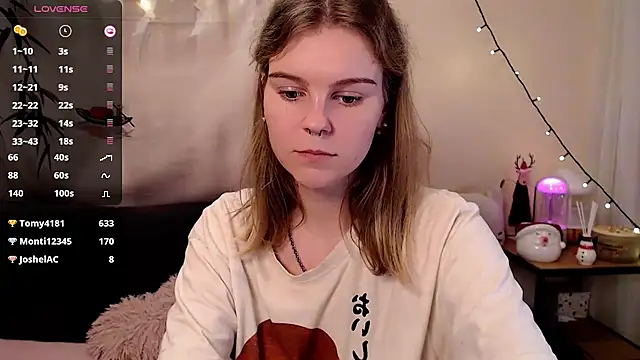 Snapshot of Moona_xx chatting on 12/28/24, 01:08 Moona xx online show from 12/28/24, 01:08
