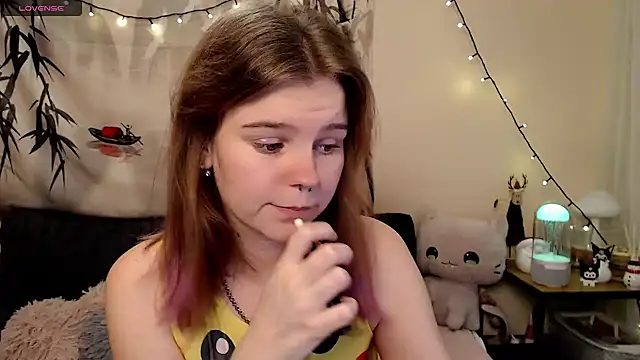 Snapshot of Moona_xx chatting on 01/07/25, 08:31 Moona xx online show from 01/07/25, 08:31