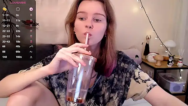 Snapshot of Moona_xx chatting on 01/11/25, 10:07 Moona xx online show from 01/11/25, 10:07