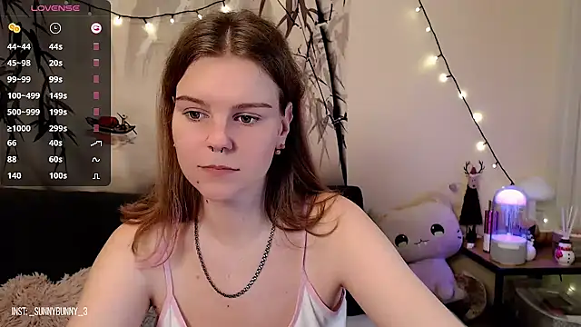 Snapshot of Moona_xx chatting on 01/23/25, 10:44 Moona xx online show from 01/23/25, 10:44