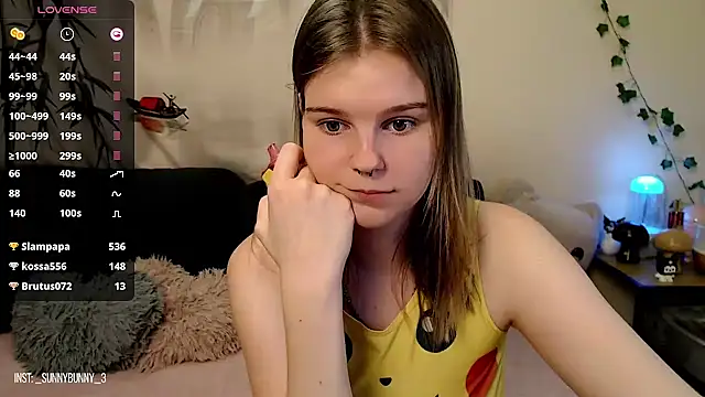 Snapshot of Moona_xx chatting on 03/12/25, 12:31 Moona xx online show from 03/12/25, 12:31