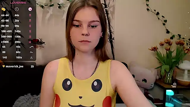 Snapshot of Moona_xx chatting on 03/22/25, 08:04 Moona xx online show from 03/22/25, 08:04