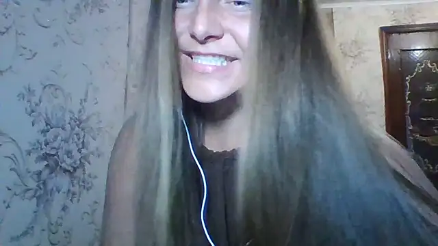 Snapshot of Evasapples chatting on 07/18/26, 05:28 Evasapples online show from 07/18/26, 05:28