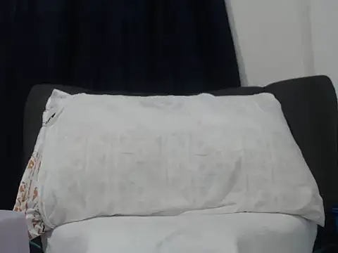 Snapshot of Lizz_xxxx chatting on 02/22/25, 06:41 Lizz xxxx online show from 02/22/25, 06:41