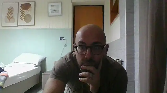 Snapshot of darione_90 chatting on 02/19/25, 04:55 darione 90 online show from 02/19/25, 04:55