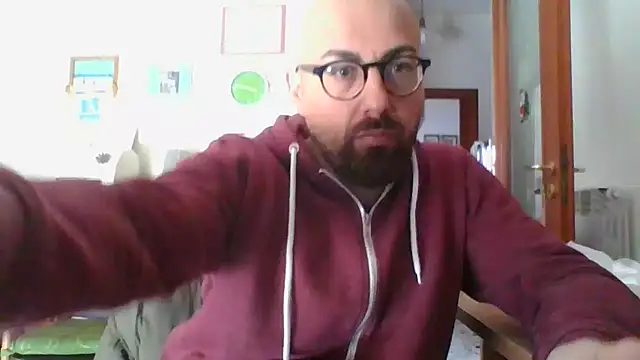 Snapshot of darione_90 chatting on 12/19/25, 11:28 darione 90 online show from 12/19/25, 11:28