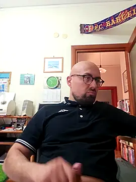 Snapshot of darione_90 chatting on 05/12/26, 04:48 darione 90 online show from 05/12/26, 04:48
