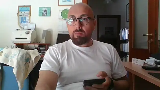 Snapshot of darione_90 chatting on 05/18/26, 09:15 darione 90 online show from 05/18/26, 09:15