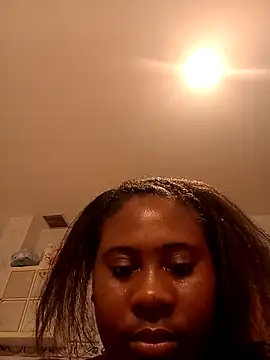 Snapshot of KennyBigWoman chatting on 09/17/25, 08:32 KennyBigWoman online show from 09/17/25, 08:32