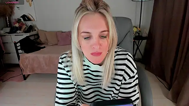 Snapshot of I_D_A chatting on 03/05/25, 07:16 I D A online show from 03/05/25, 07:16