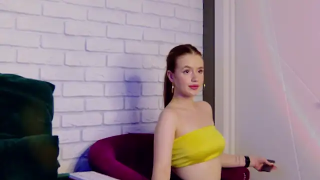 MilanaBalmain online show from 02/05/25, 10:44