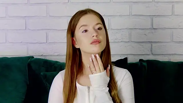 MilanaBalmain online show from 02/12/25, 04:23