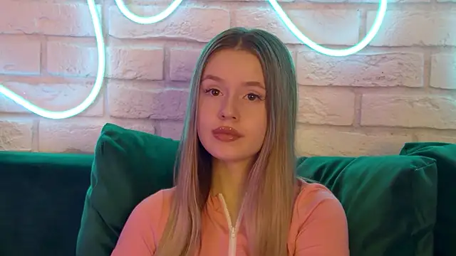 MilanaBalmain online show from 03/18/25, 02:26