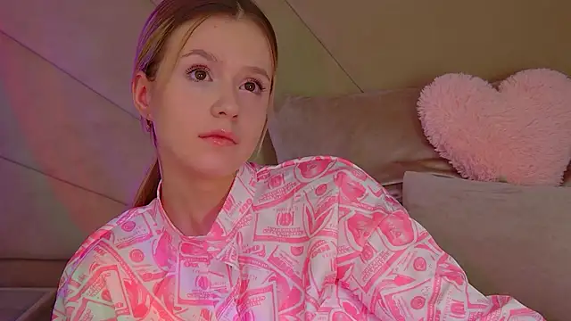 MilanaBalmain online show from 11/08/25, 04:23