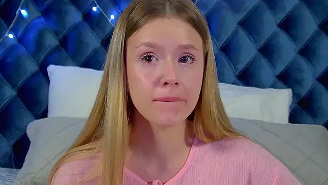 MilanaBalmain online show from 12/17/25, 06:25