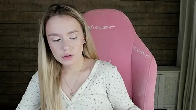 MilanaBalmain online show from 04/14/26, 04:18