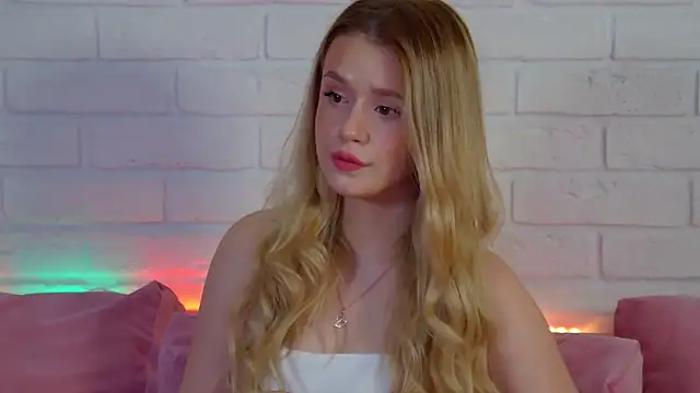 MilanaBalmain online show from 04/21/26, 04:30