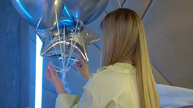 MilanaBalmain online show from 04/22/26, 04:30