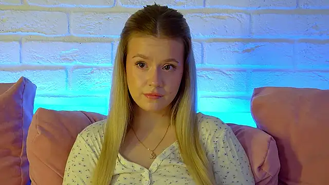 MilanaBalmain online show from 04/24/26, 04:26