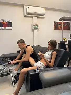 Snapshot of dreamgirls100 chatting on 12/31/24, 12:46 dreamgirls100 online show from 12/31/24, 12:46