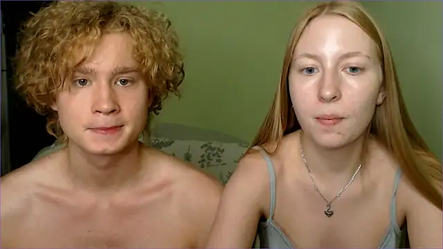 Snapshot of AliceStoneJhonyStone chatting on 09/28/25, 08:03 AliceStoneJhonyStone online show from 09/28/25, 08:03