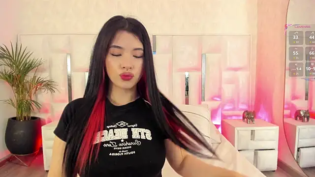 im nika  online show from 10/22/25, 12:16