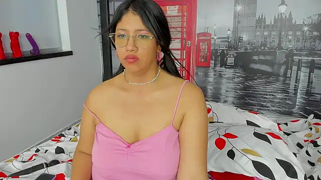 Snapshot of estrella_bigboobs14 chatting on 03/03/25, 06:22 estrella bigboobs14 online show from 03/03/25, 06:22