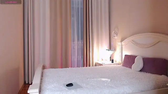 Snapshot of Avylew chatting on 09/20/25, 08:21 Avylew online show from 09/20/25, 08:21