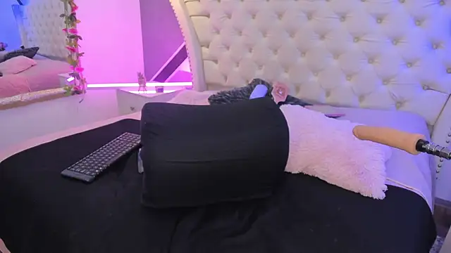 SusanPercyy online show from 09/30/25, 10:48