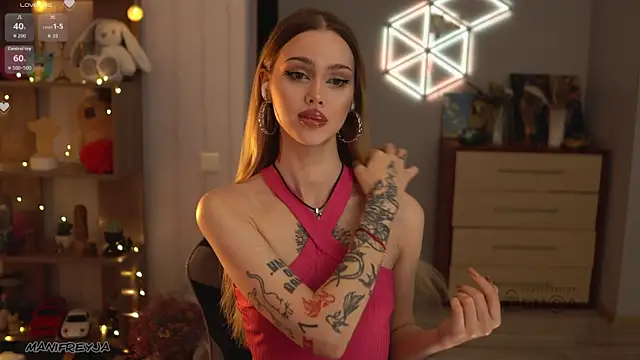 Snapshot of ManiFreyja chatting on 10/27/25, 09:52 ManiFreyja online show from 10/27/25, 09:52