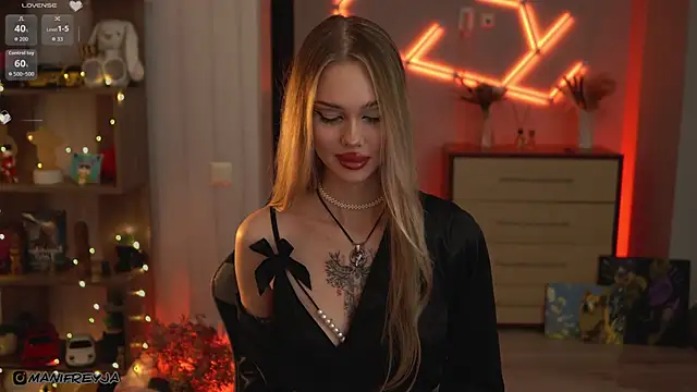 Snapshot of ManiFreyja chatting on 11/19/25, 08:53 ManiFreyja online show from 11/19/25, 08:53