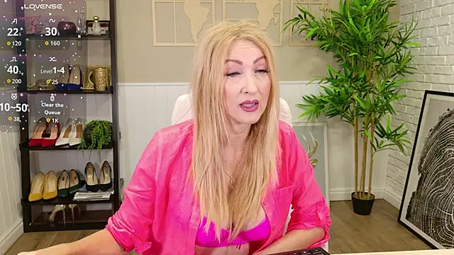 Snapshot of LadyLeea chatting on 12/05/25, 05:27 LadyLeea online show from 12/05/25, 05:27