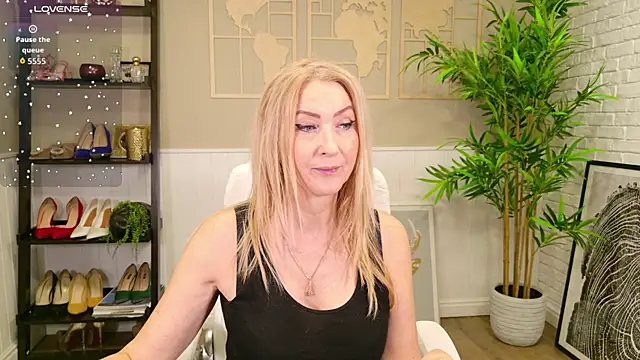 LadyLeea online show from 12/18/25, 05:35