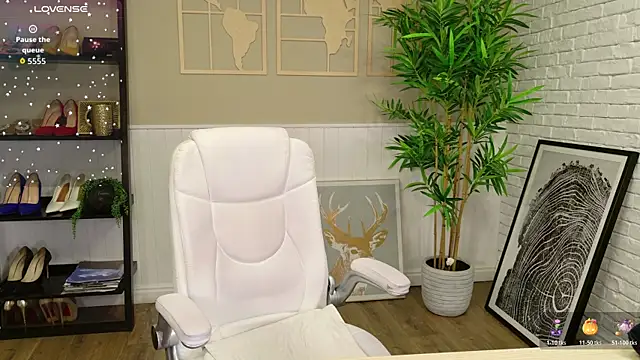 LadyLeea online show from 04/18/26, 04:49