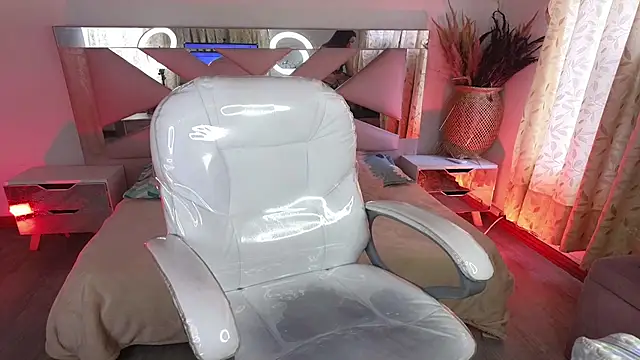 Mia Fischer online show from 12/19/25, 07:32