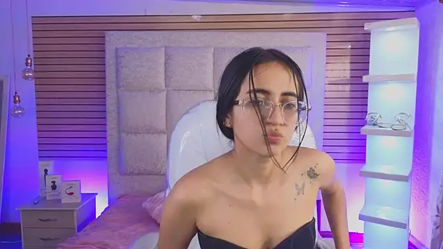 Mia Fischer online show from 04/20/26, 01:03